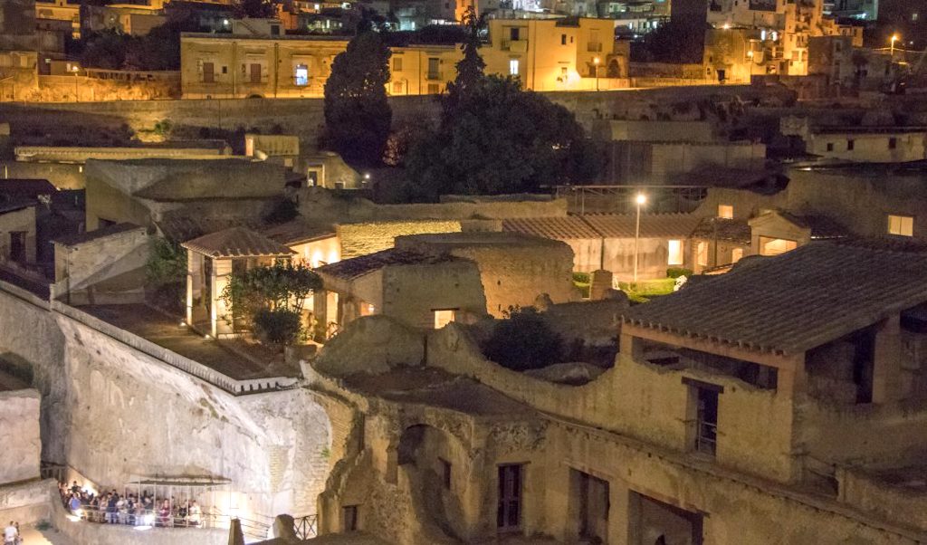 Scavi di Ercolano notturno