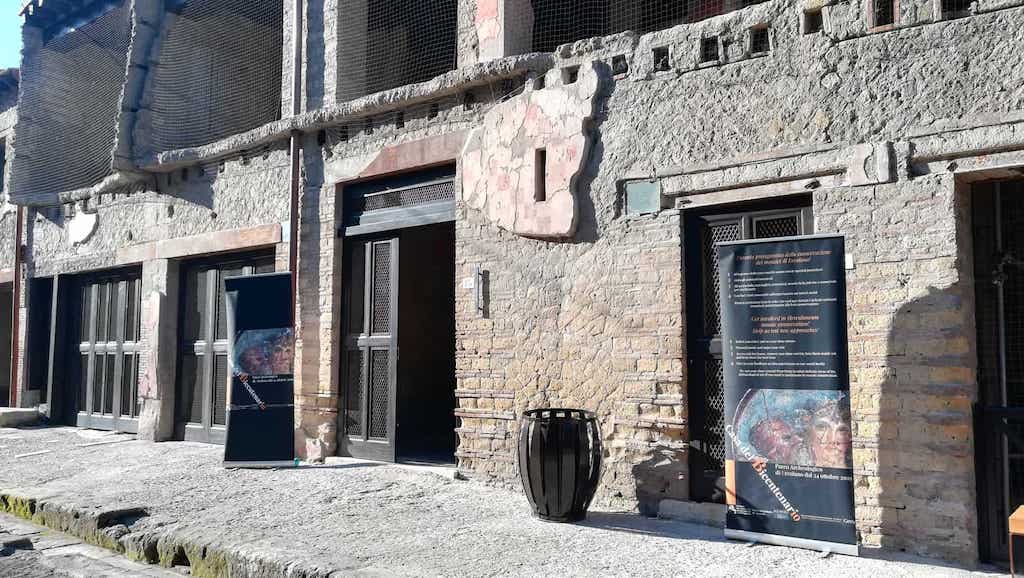 Domus del bicentenario esterno
