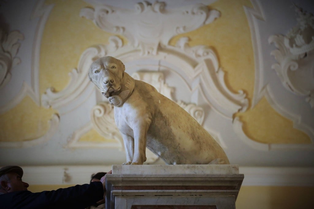 Real Casina di Caccia di Persano, scultura