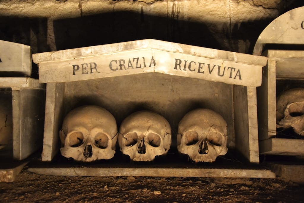 Per Grazia ricevuta al Cimitero delle Fontanelle 