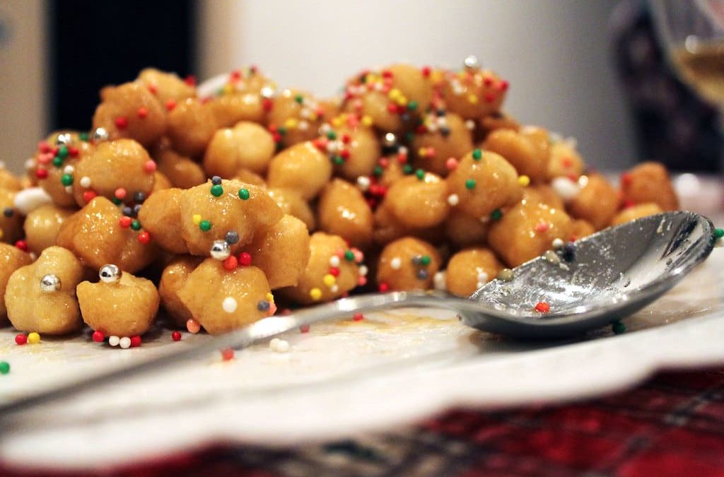 Struffoli napoletani, storia e ricetta del dolce di Natale e Carnevale