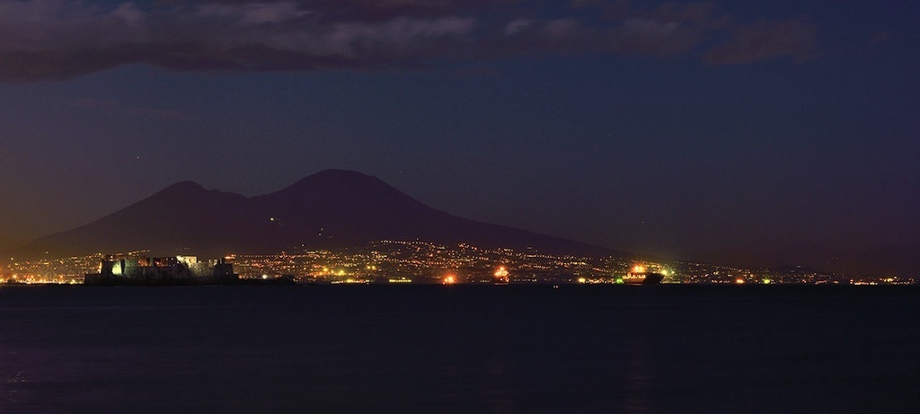 Golfo di Napoli di Notte