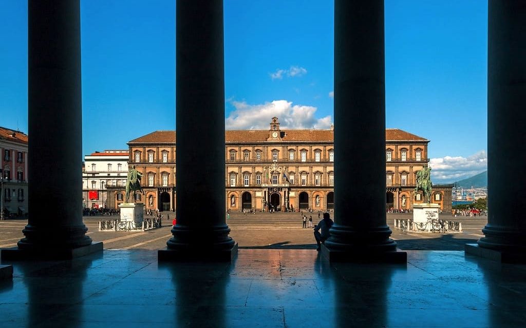 Le Statue dei Re di Napoli a Piazza Plebiscito