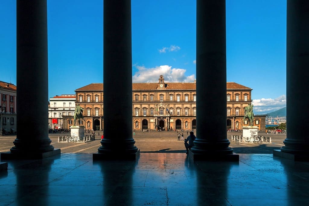 Palazzo Reale e Piazza del Plebiscito, Luoghi simbolo di Napoli 