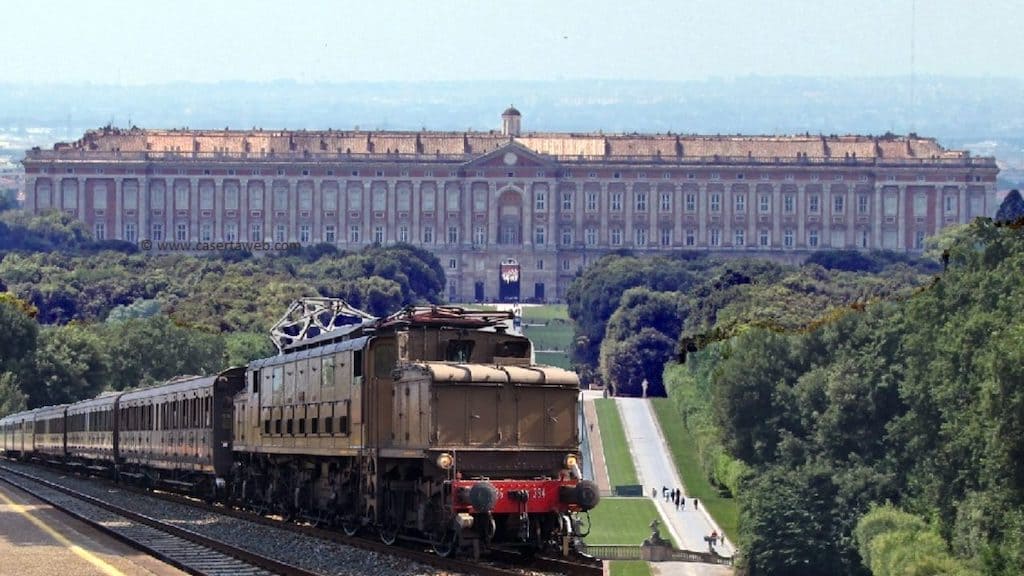 Reggia Express, il treno storico da Napoli alla Reggia di Caserta