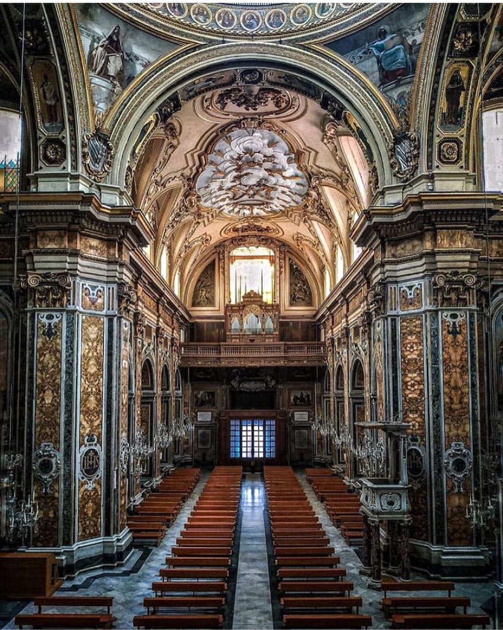 Basilica del Gesu Vecchio Napoli
