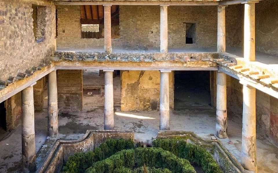 Pompei scavi, restaurate tre Domus: La Casa degli amanti riapre al pubblico