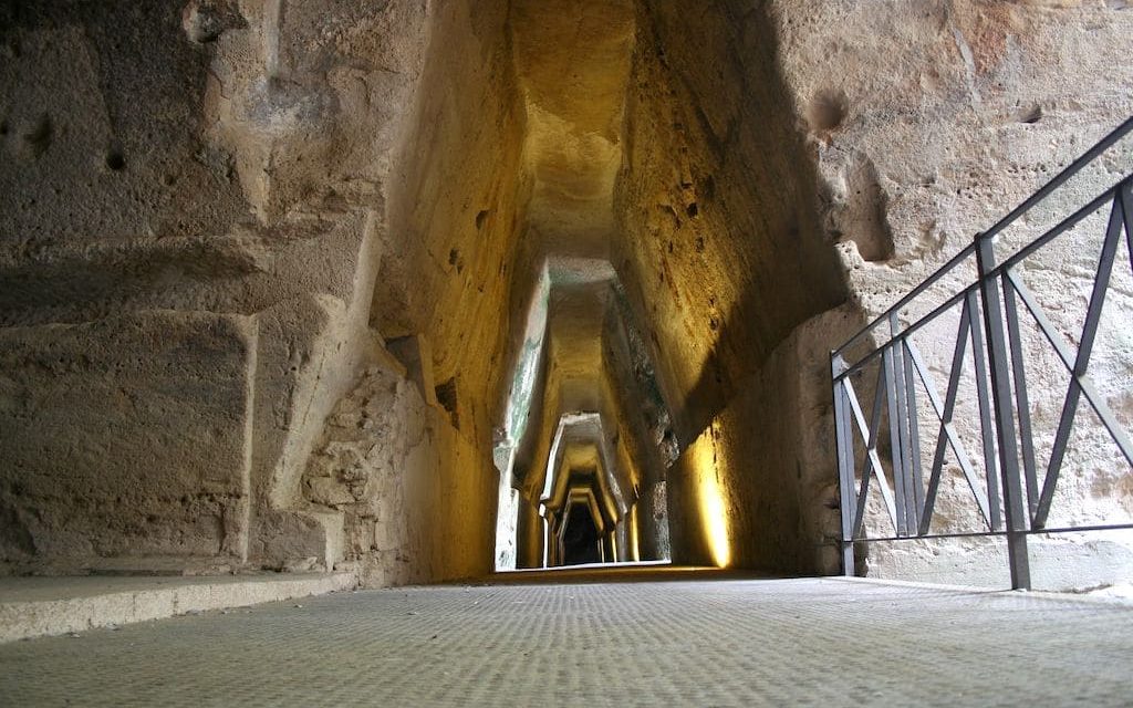 Il misterioso Antro della Sibilla Cumana, tra leggenda e realtà