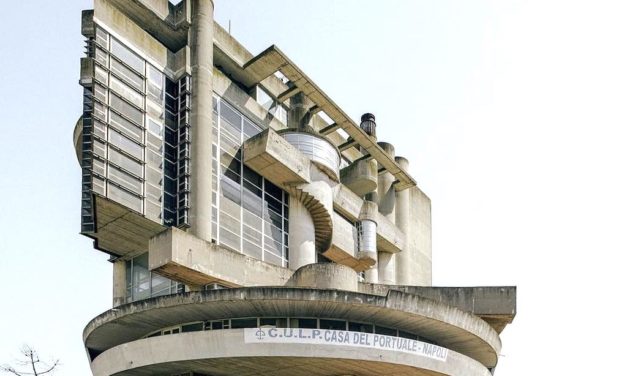 Casa del Portuale, un palazzo astronave nel porto di Napoli