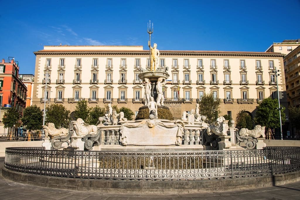 Piazza Municipio - Fontana del Nettuno - Napoli