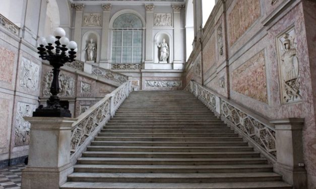 Palazzo Reale di Napoli si prepara al Natale