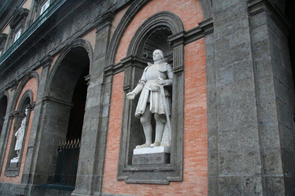 Alfonso d'Aragona, Palazzo Reale Napoli