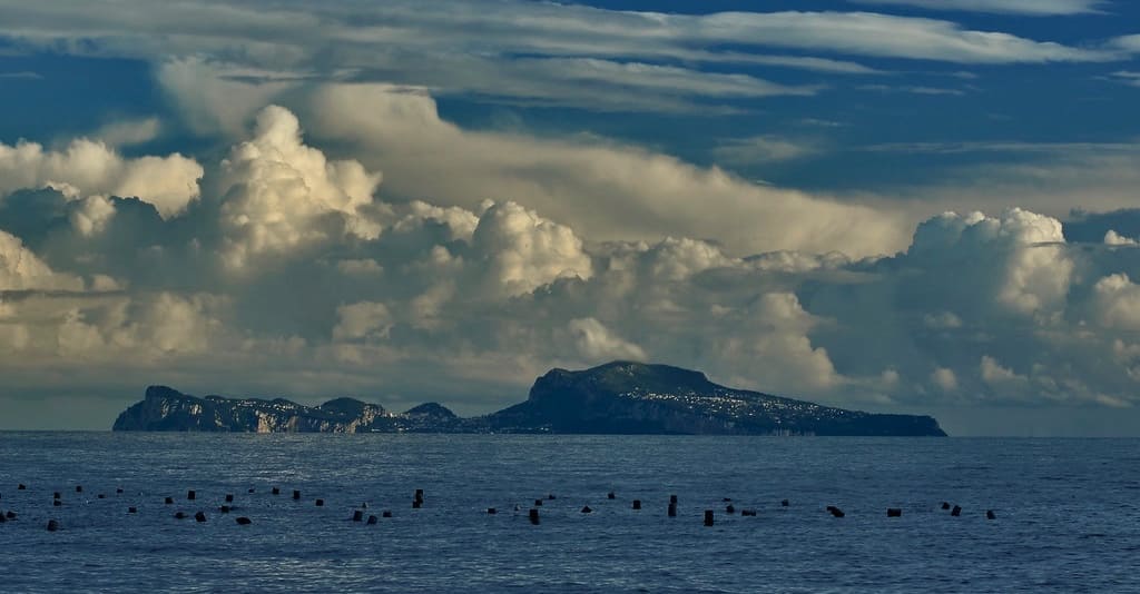 Vesuvio e Capri, la leggenda di un amore spezzato