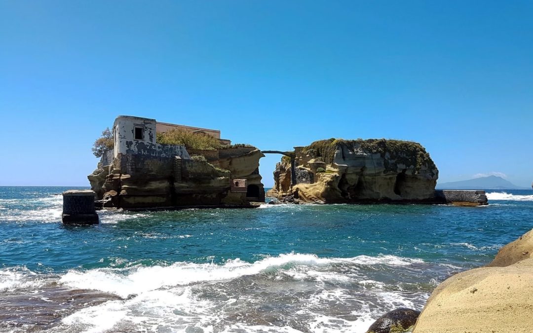 Isola della Gaiola a Posillipo, bella e maledetta