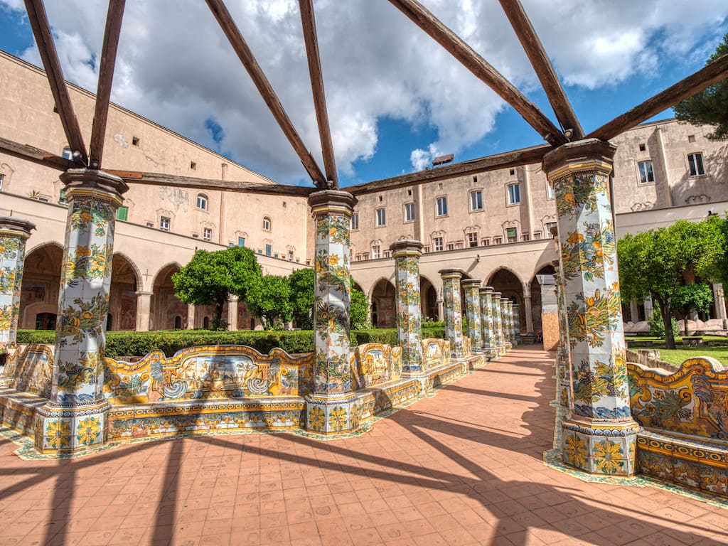 Chiostro maiolicato di Santa Chiara Napoli