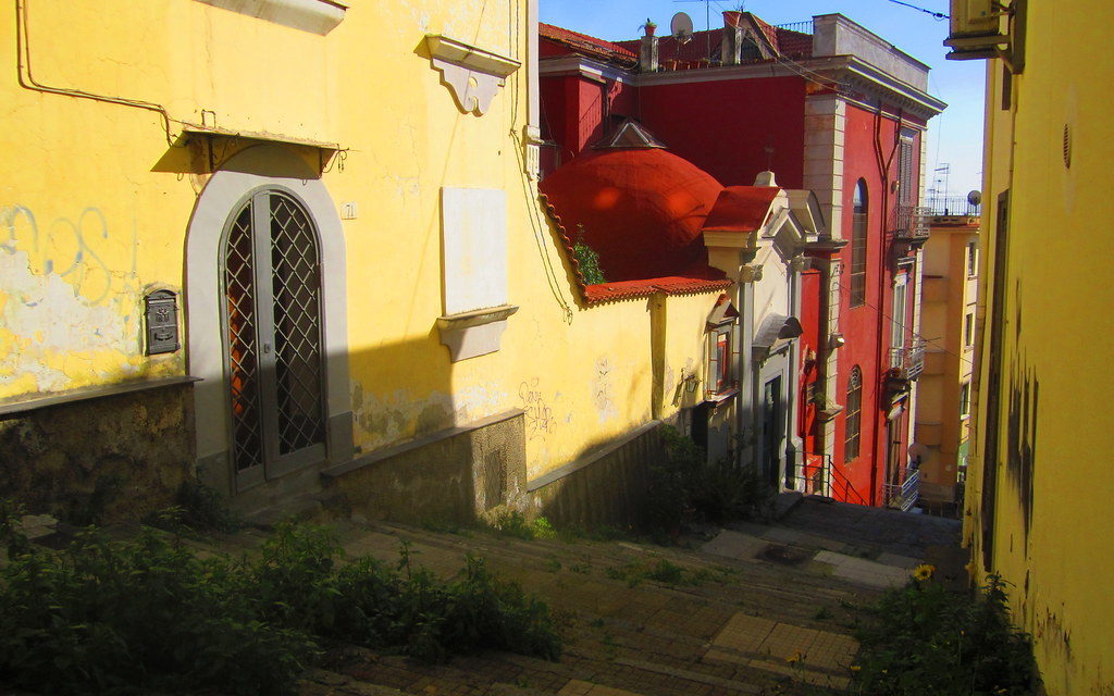 Passeggiata alla scoperta di Calata San Francesco a Napoli