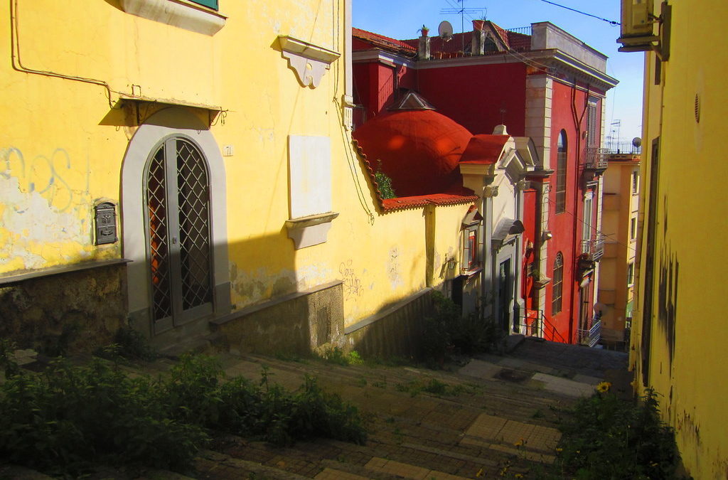 Passeggiata alla scoperta di Calata San Francesco a Napoli