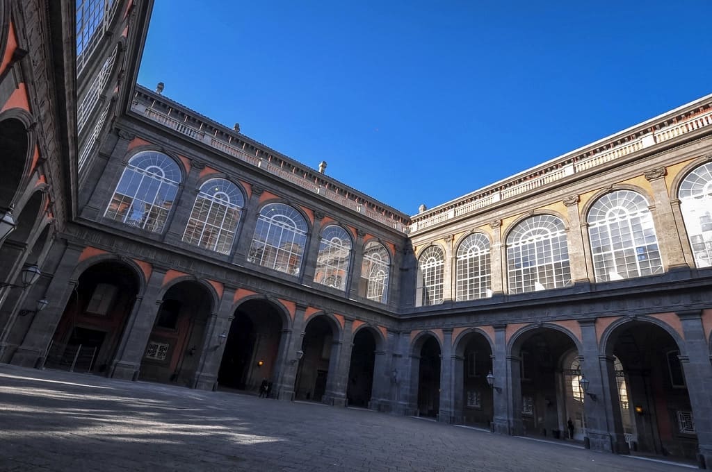 Cortile diPalazzo Reale di Napoli