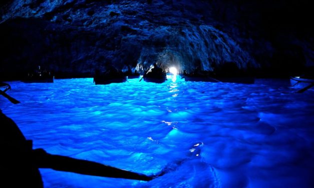 Capri, la leggendaria Grotta Azzurra