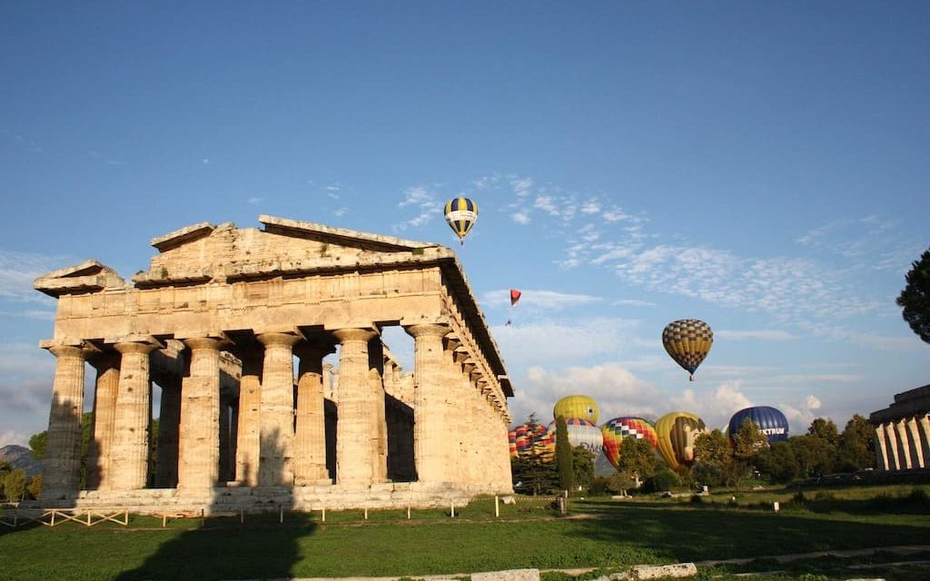 Paestum, torna il Festival delle mongolfiere per ammirare i templi dal cielo