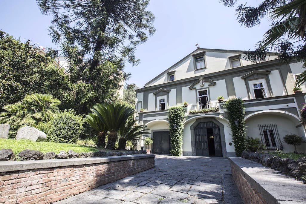 Teatro e musica dal vivo a Villa di Donato Napoli