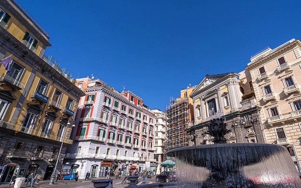 Piazza Trieste e Trento, Fontana del carciofo