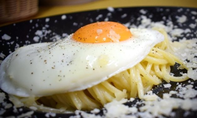 Spaghetti alla Puveriello, piatto tipico di Napoli
