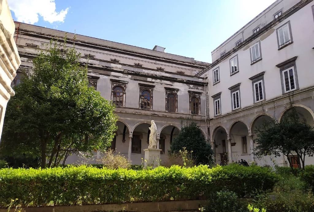 Chiostro Archivio di Stato Napoli