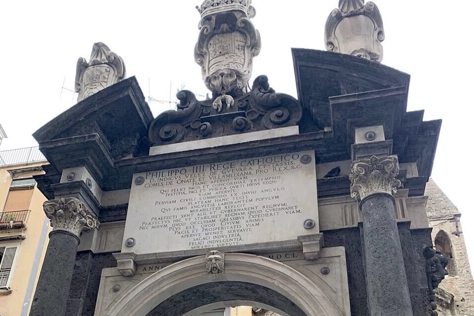 Piazzetta del Grande Archivio e la Fontana della Sellaria