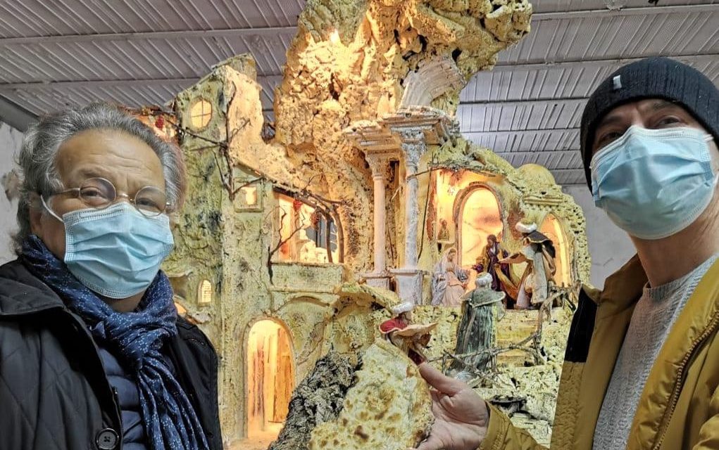 Un Presepe di pizza si invita nella Basilica di Santa Chiara a Napoli