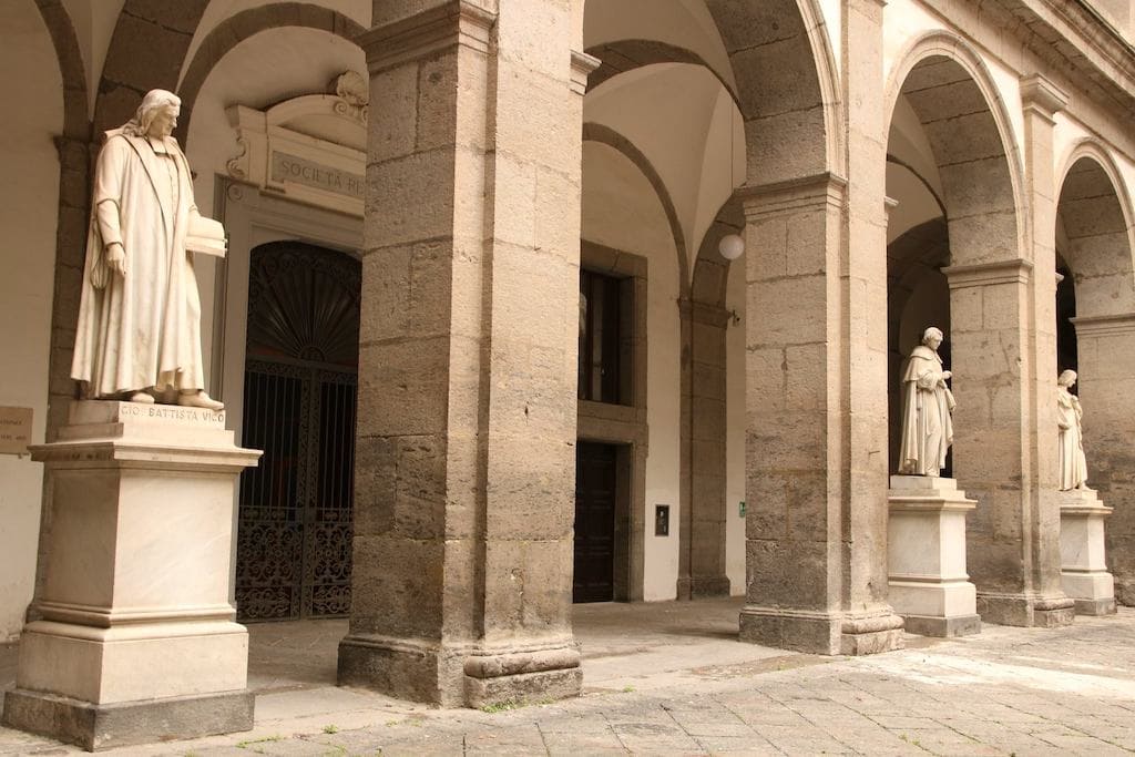 Biblioteca Universitaria Napoli 