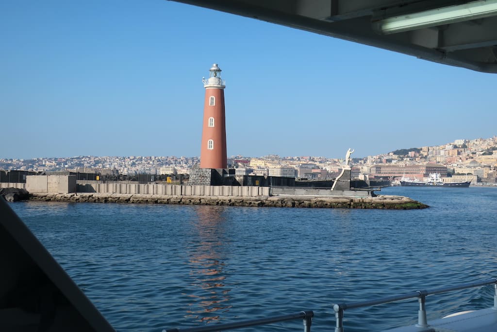 Porto di Napoli Faro Molo San Vincenzo