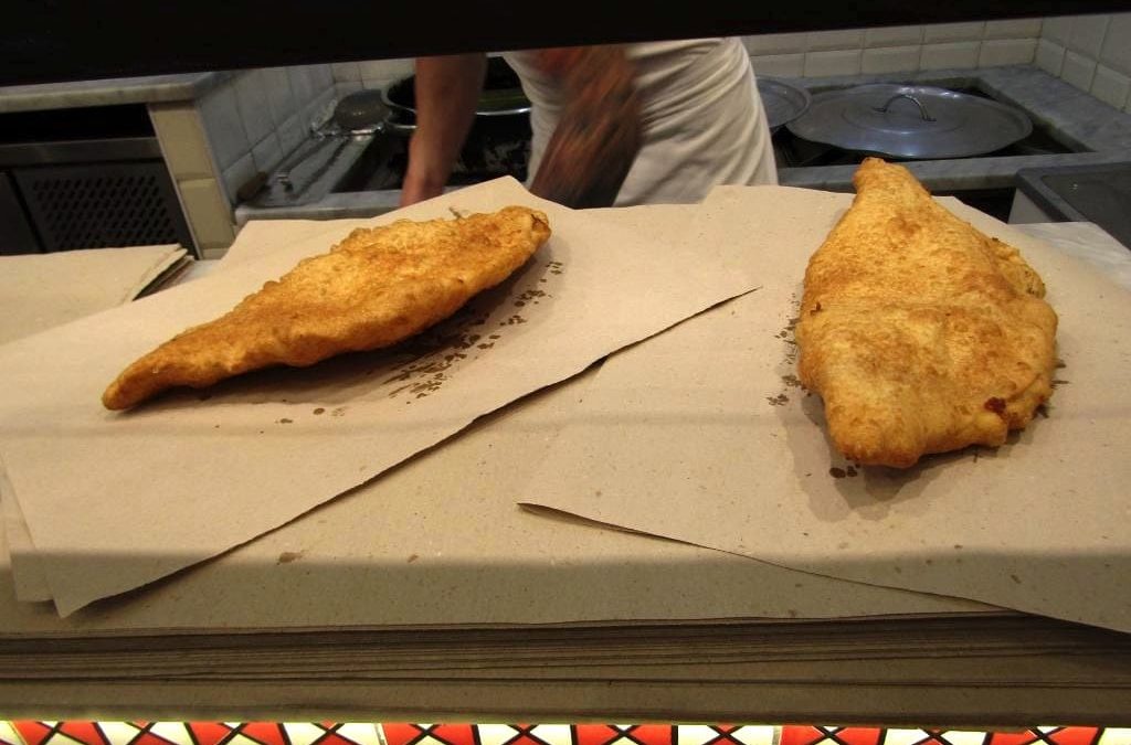 Pizza fritta napoletana: storia e curiosità