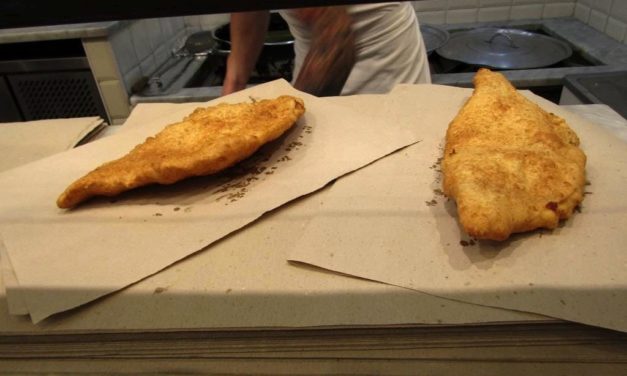 Pizza fritta napoletana: storia e curiosità