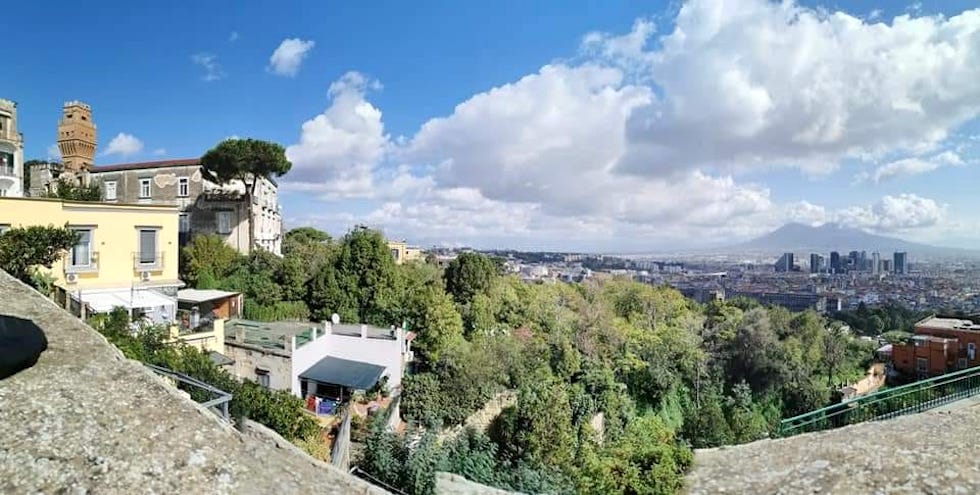 Tour di Napoli in discesa: dal Moiariello alla Sanità