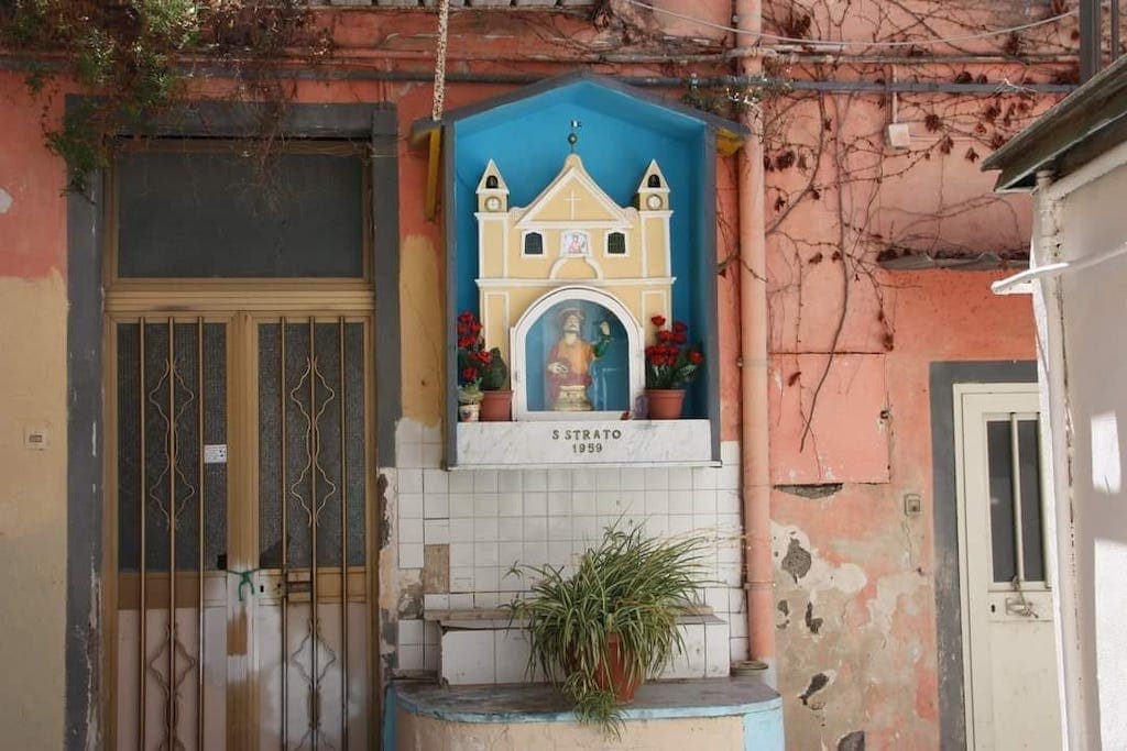 Borgo Santo Strato a Posillipo: tour letterario
