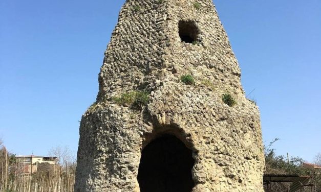 La Fescina di Quarto, il mausoleo a cuspide piramidale 