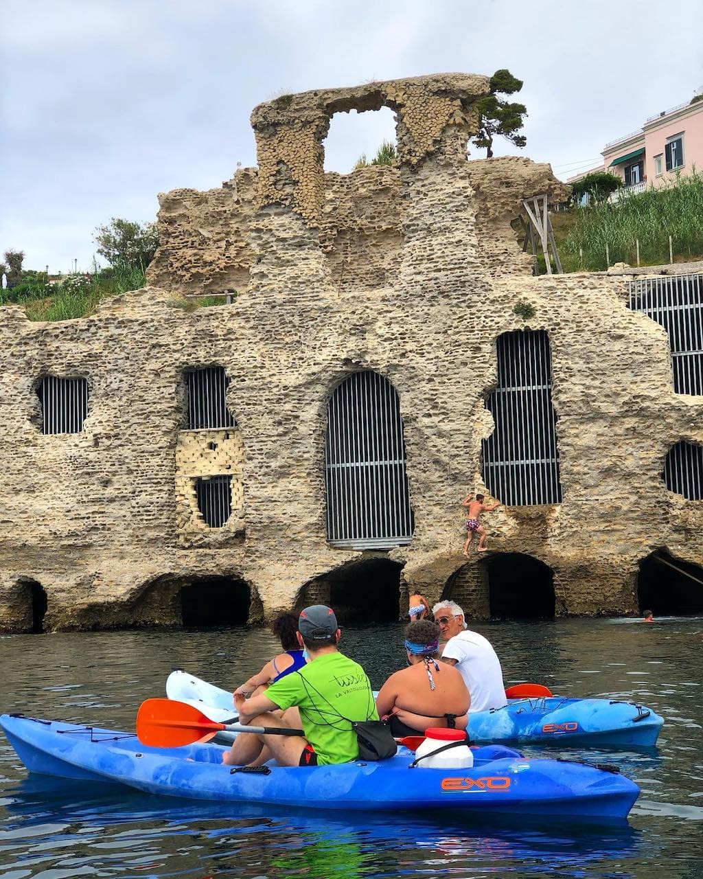 Kayak Posillipo, Palazzo degli spiriti