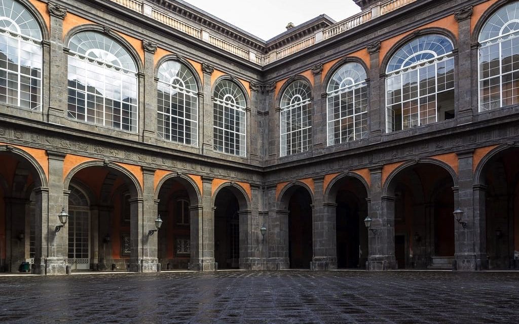 Insolita visita del Palazzo Reale di Napoli
