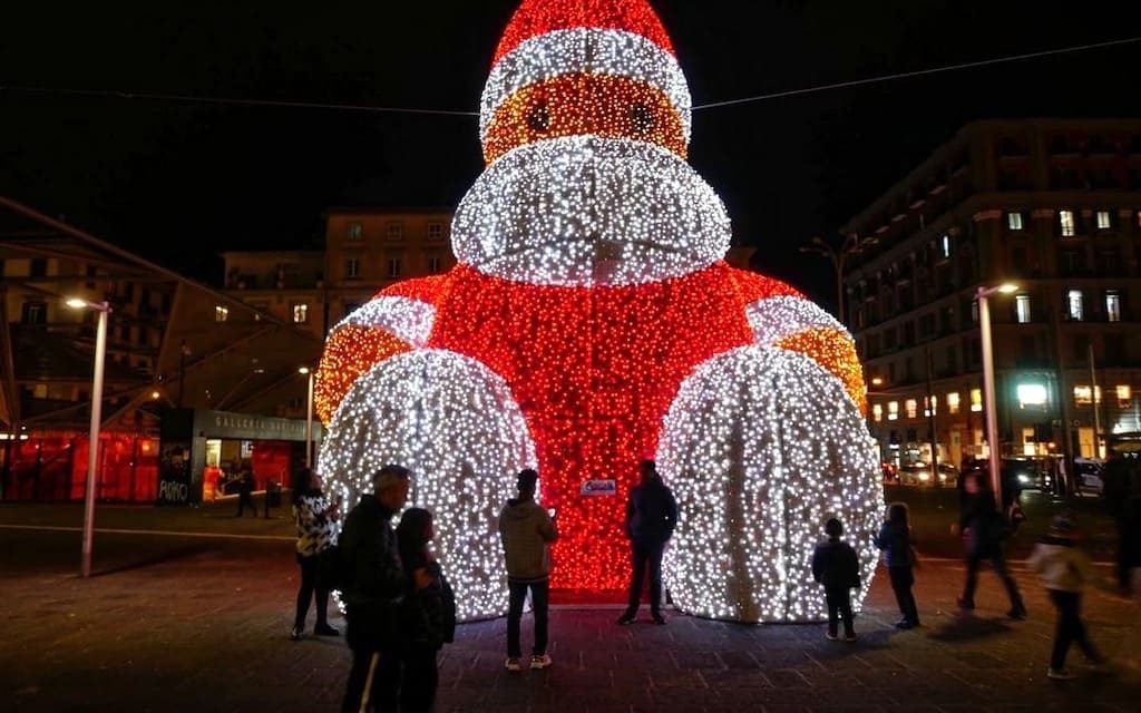 Ri-nascita: Napoli si prepara al Natale 2021