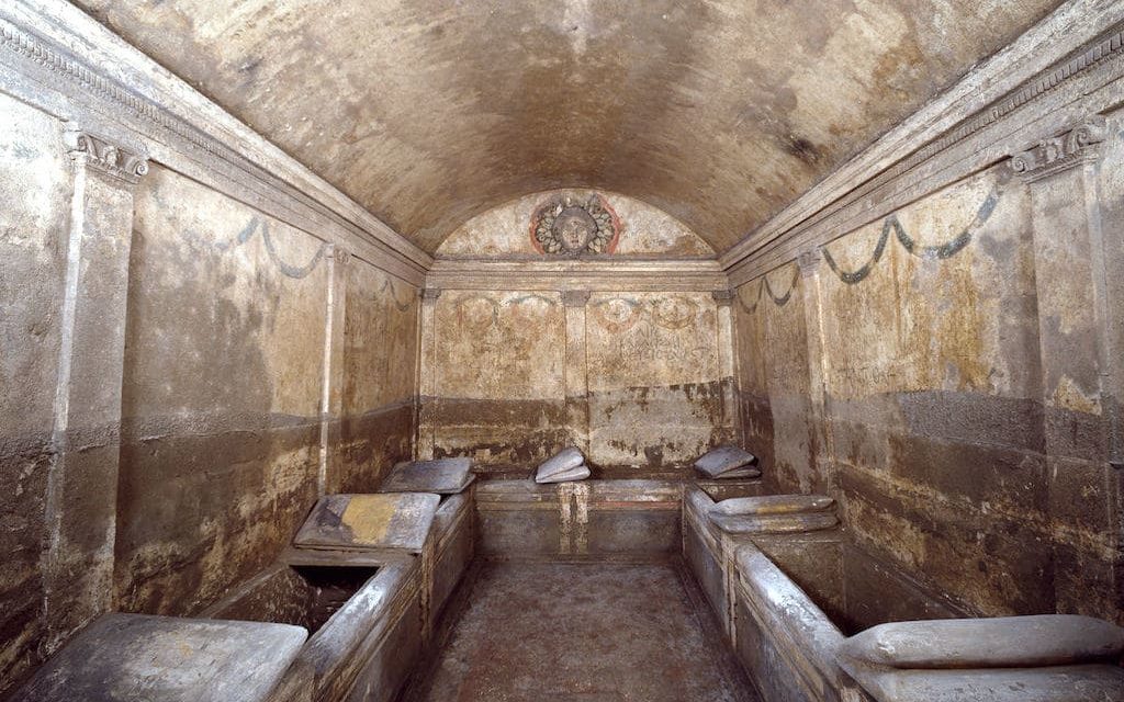 Ipogeo dei Cristallini. La Necropoli greca nel Rione Sanità