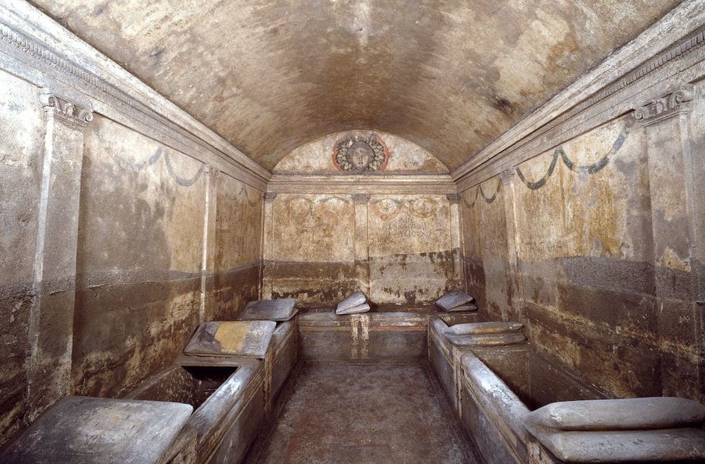 Ipogeo dei Cristallini. La Necropoli greca nel Rione Sanità