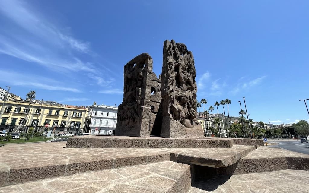 Monumento allo Scugnizzo in piazza della Repubblica