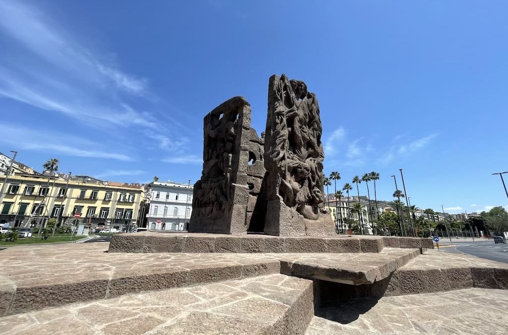 Monumento allo Scugnizzo in piazza della Repubblica