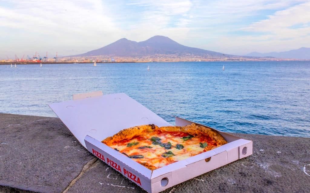 Napoli Pizza Village 2022: pizza e concerti sotto le stelle