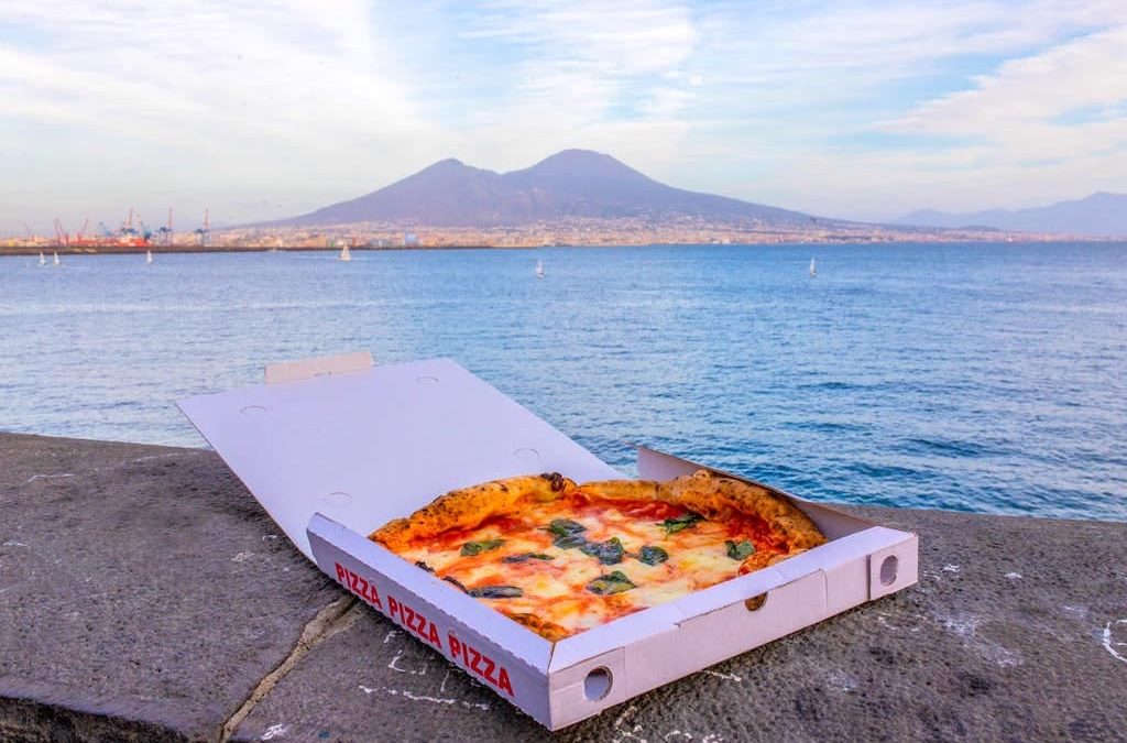 Napoli Pizza Village 2022: pizza e concerti sotto le stelle