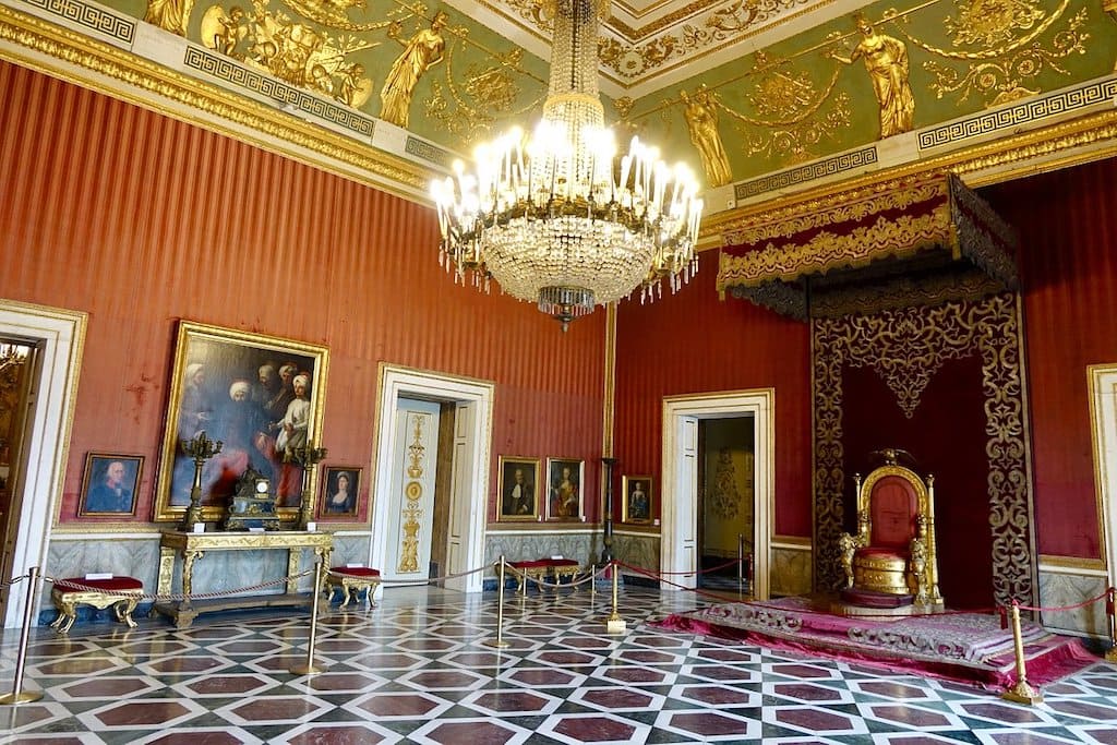 Venerdì a Palazzo, Palazzo Reale Napoli