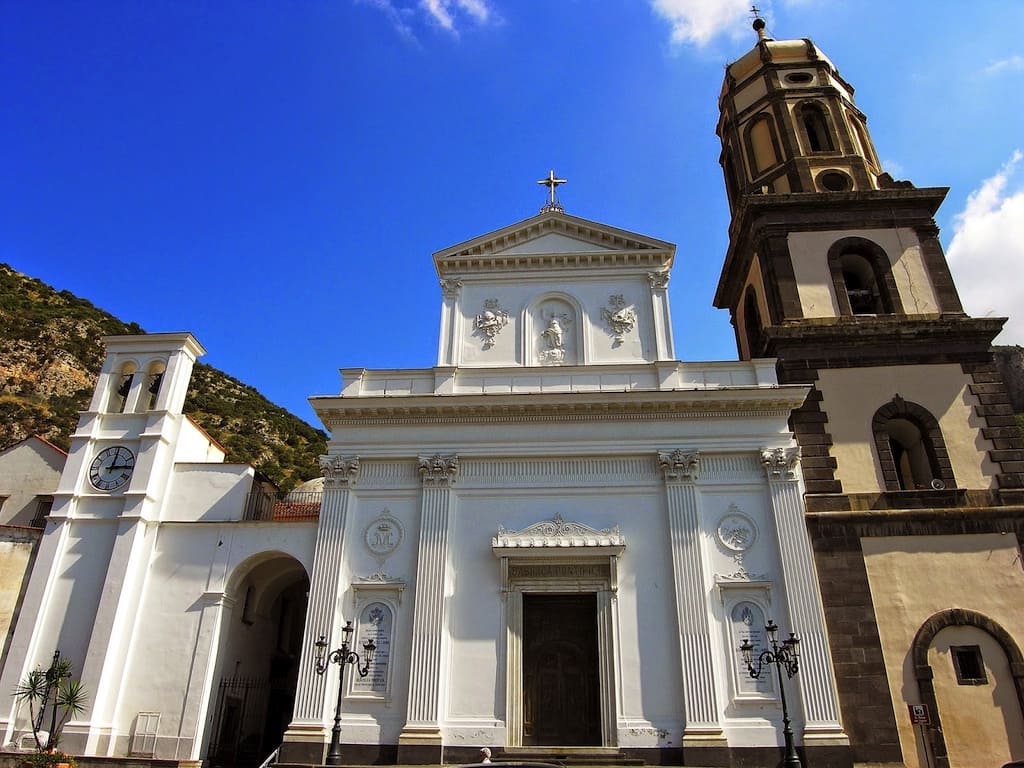 Basilica di Santa Maria Del Lauro