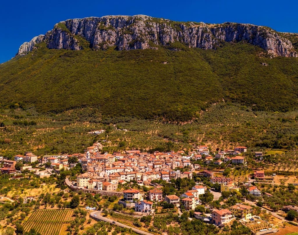 Foto aerea di Controne in provincia di Salerno