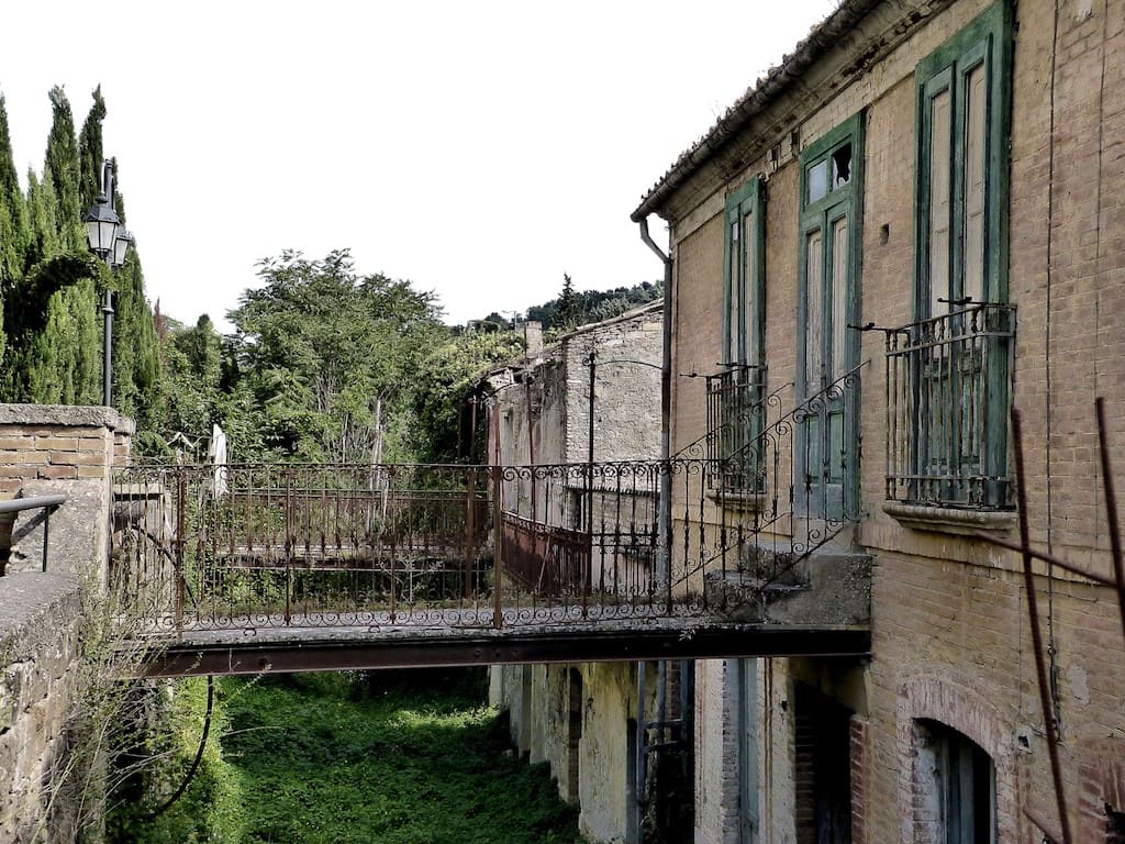 Apice Vecchia - La Città Fantasma